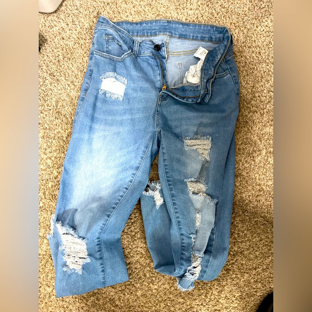 Ripped capris